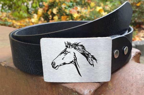 Gürtelschnalle Leder ausgeschnitten